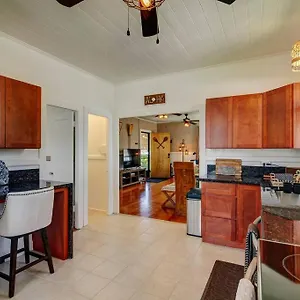  Holiday home New Paddler's Inn- 3br Downtown